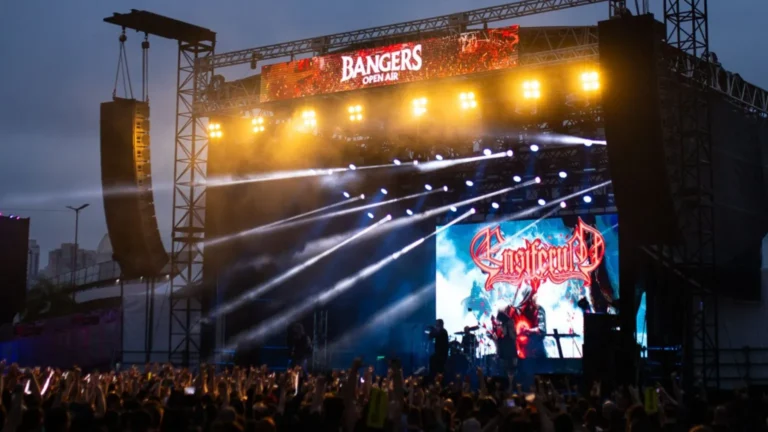 Banda finlandesa Ensiferum em show no festival Bangers Open Air, no Memorial da América Latina, em São Paulo | Arthur Waismann – 3.mai.2025/Divulgação