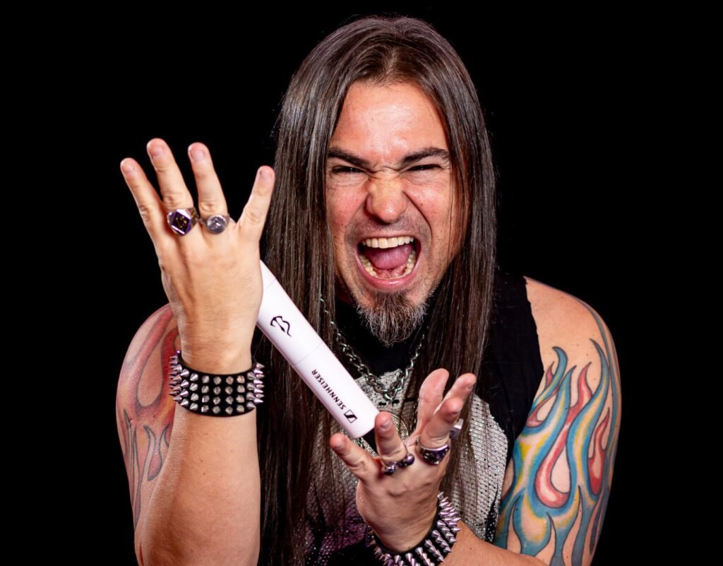 "Eu trabalhei com ele, tive a minha vida, a minha voz, a minha carreira tocada por ele diretamente.”