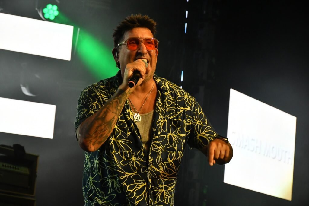 Reprodução/ Facebook @smashmouth