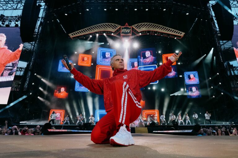 Reprodução: Facebook Robbie Williams