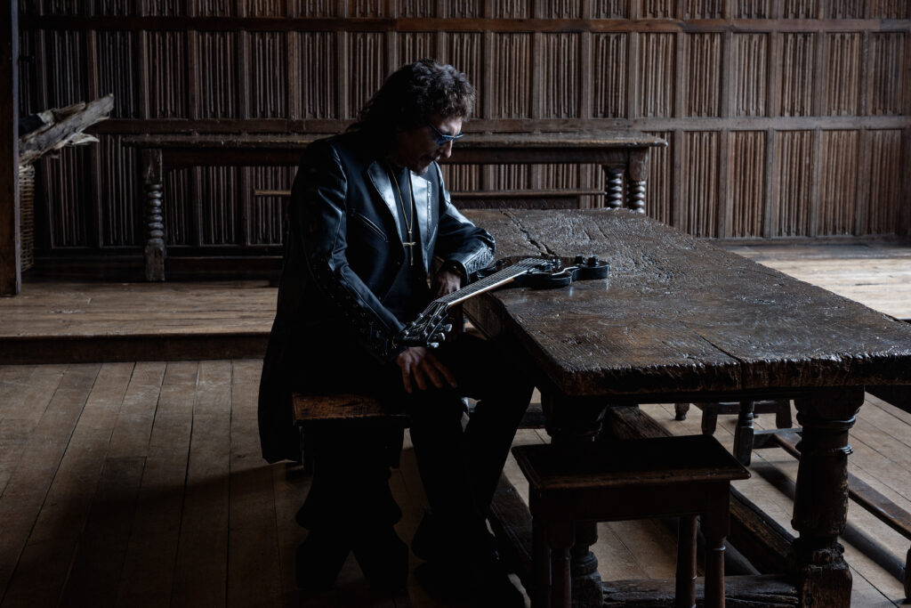 Tony-Iommi-by-Ross-Halfin-announcement-photo-1024x683.jpg