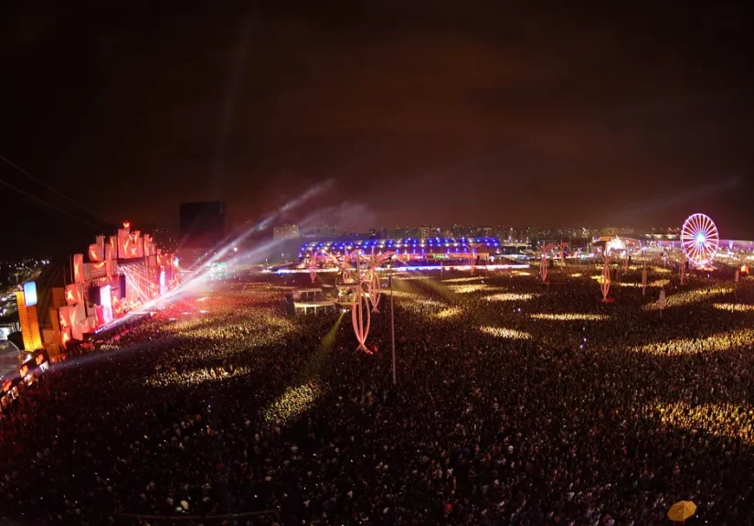 Vista do Rock in Rio de cima da tirolesa — Foto: Alexandre Durão/G1